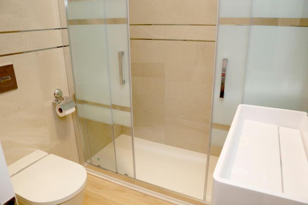 Appartement De Lujo En Edificio Zafiro, *